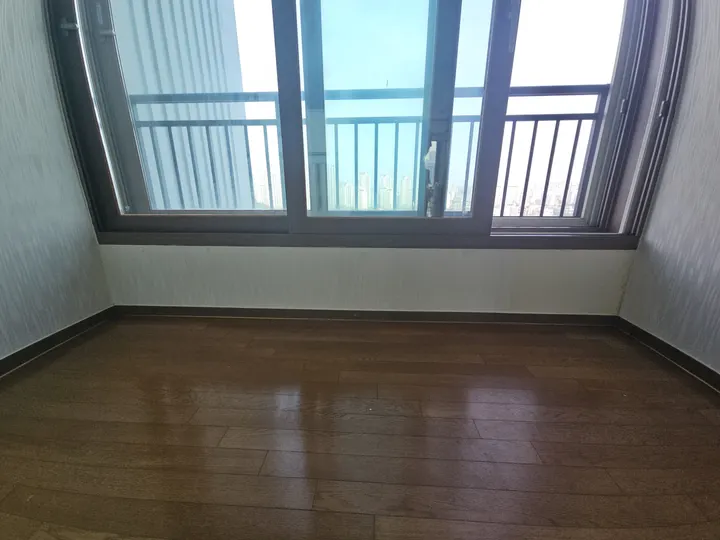 시공 전 창 아래 벽면 상태